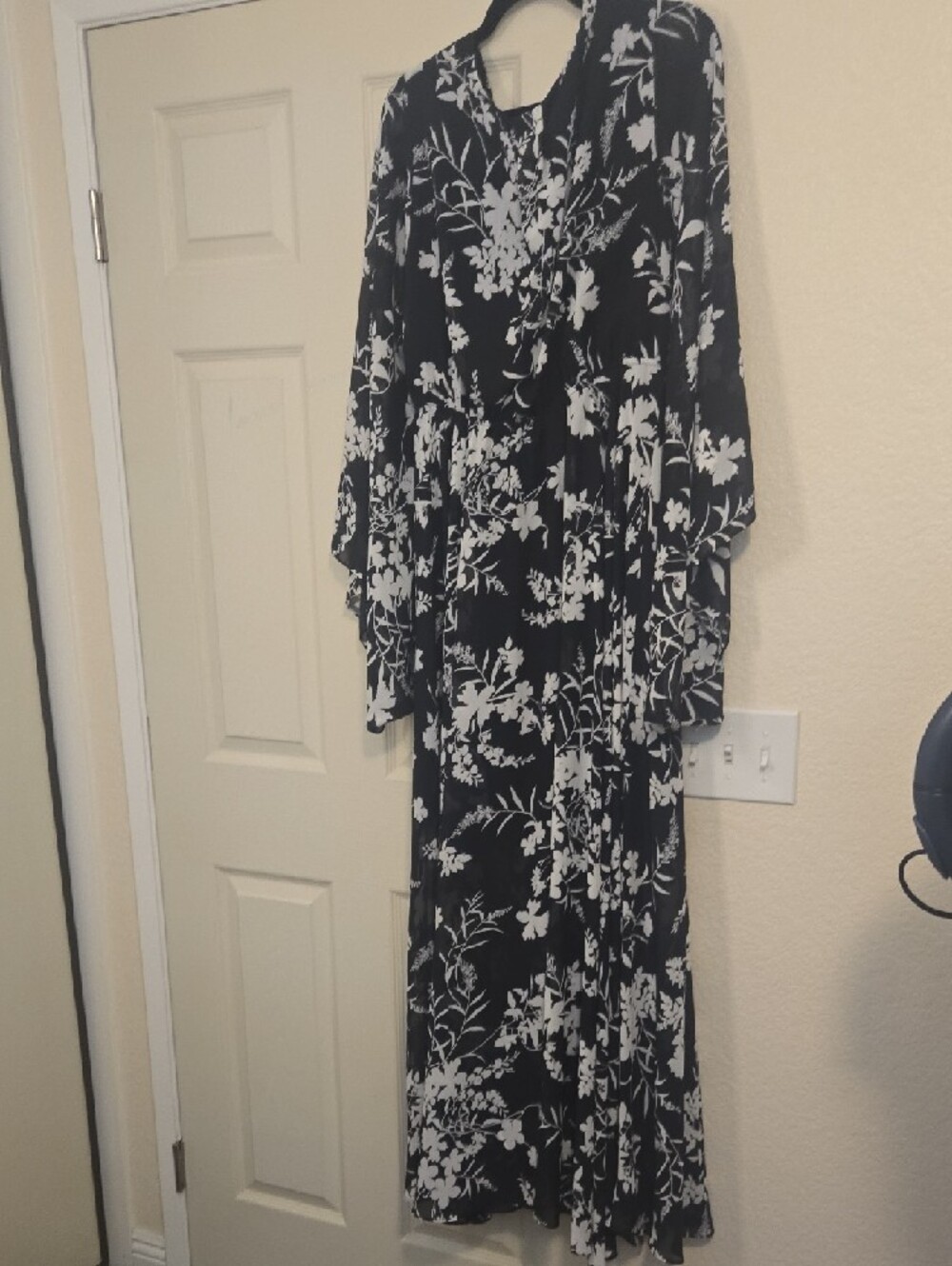 Meghan LA Black and White Floral Maxi Dress - Picture 4 of 4